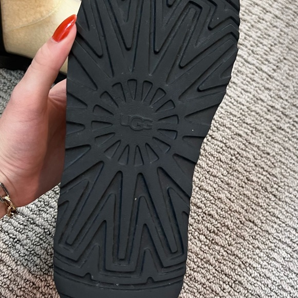 waterproof UGG Boots - Picture 2 of 4